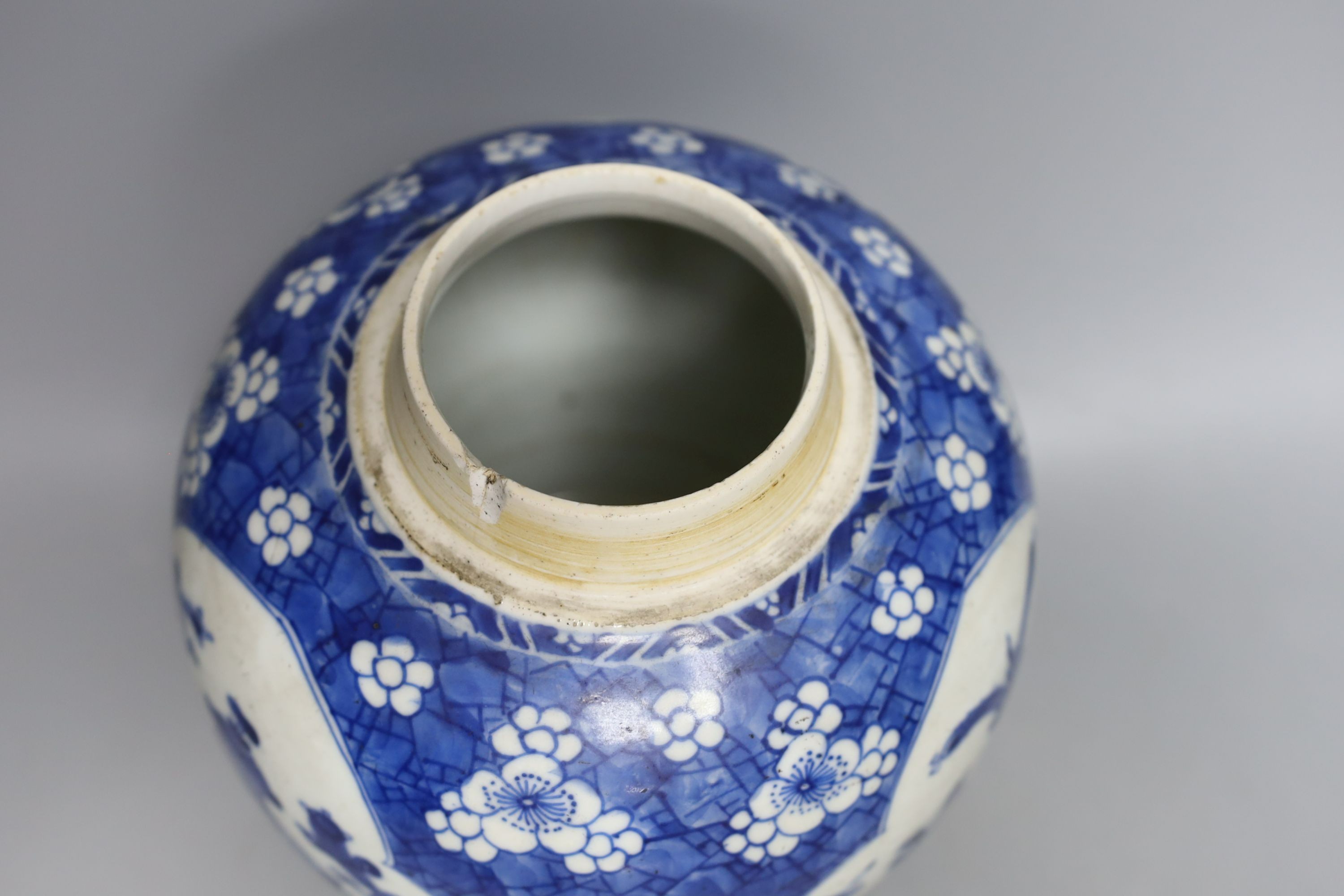 A Chinese Kangxi blue and white jar and cover 23cm